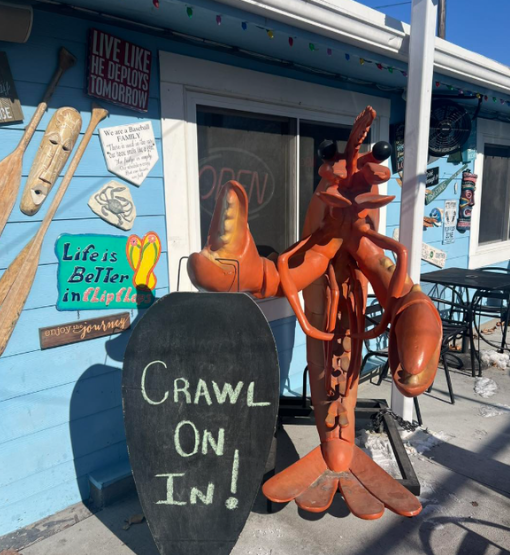 Giant crawfish outside a roadside diner